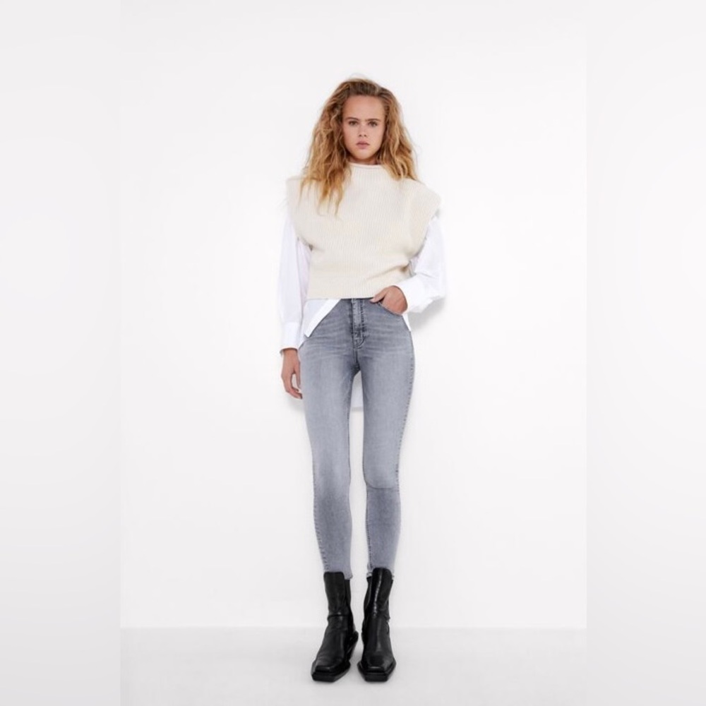 Zara Sculpt Hi-Rise Ankle Length Jean size 4 Light Gray NWT